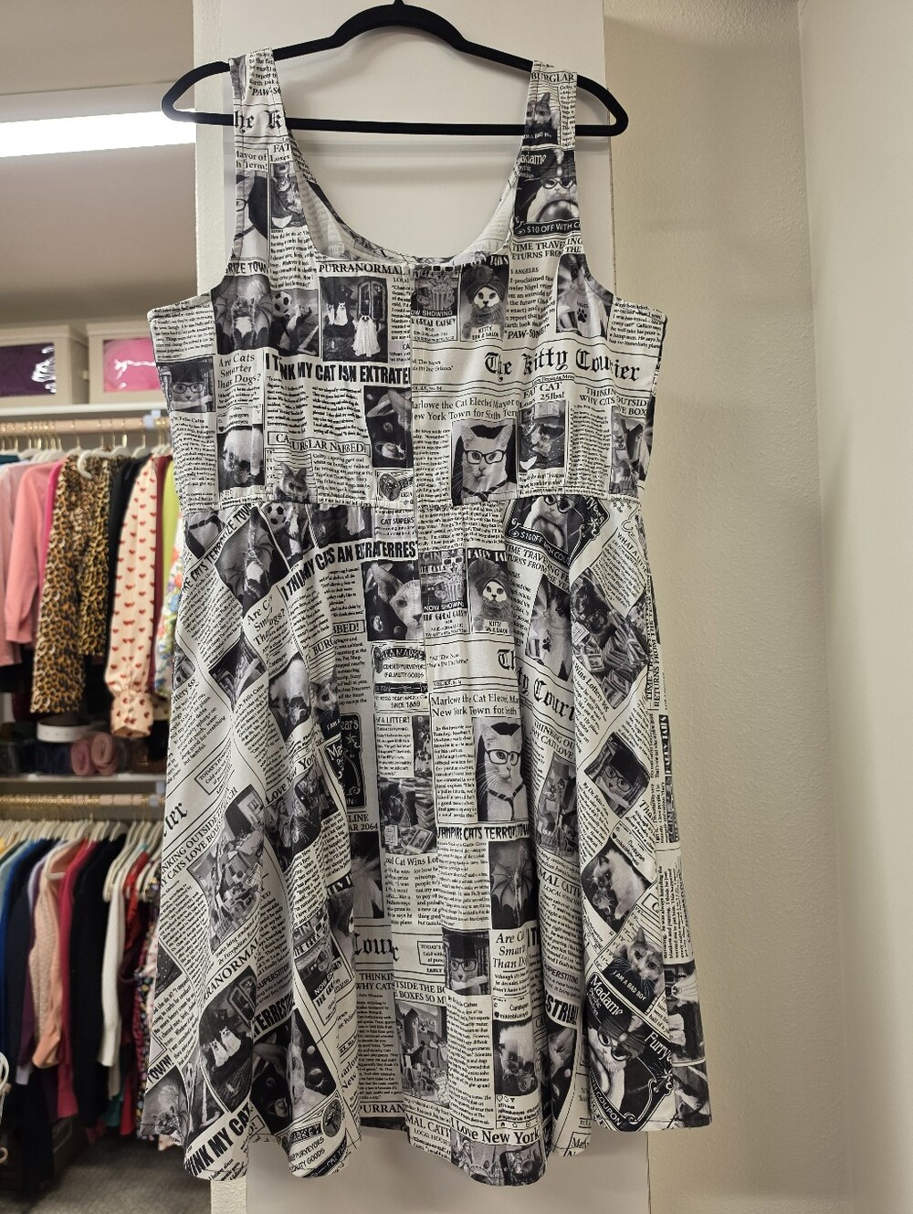 Retrolicious Black & White Newspaper Print - Picture 2 of 7